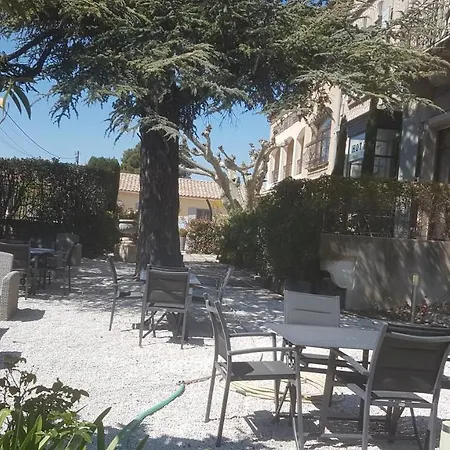 Le Castelet Des Alpilles 3*