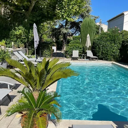 Le Castelet Des Alpilles