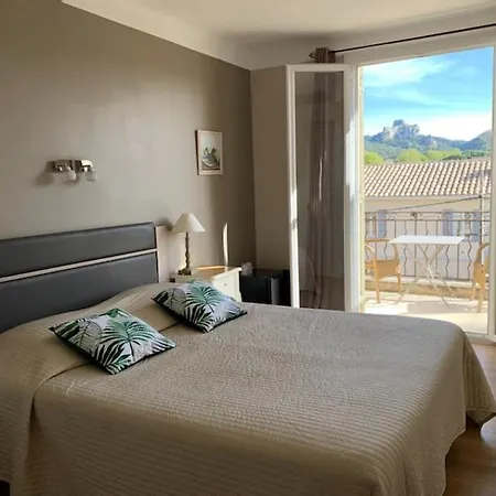 Le Castelet Des Alpilles