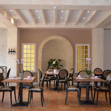 Hotel Le Castelet Des Alpilles 3*